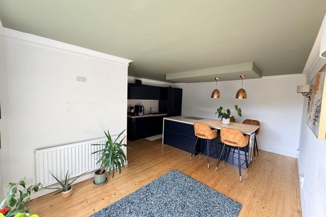 2 Highcliffe Court, Langland photo 4