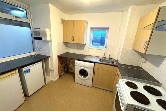 33, John Tofts House, Leicester Row, Coventry photo 4