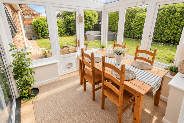 27 Oakwood Avenue, West Mersea, Colchester photo 4