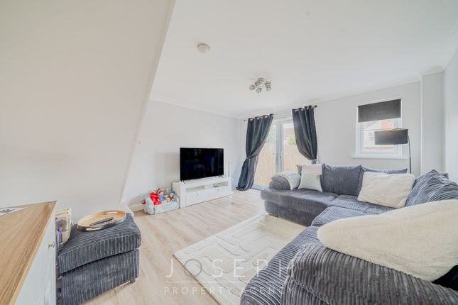 20 Millfield Gardens, Ipswich photo 3