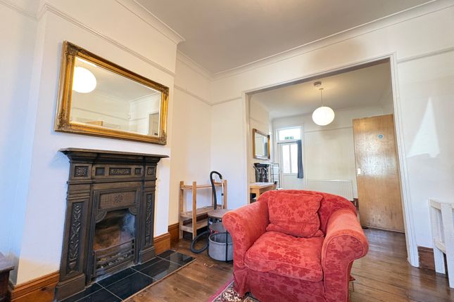 264, London photo 3