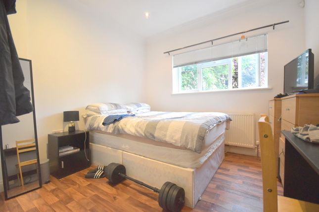 1, Meadow Close, Raynes Park photo 5