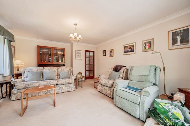 3, St. Marys Close, Warrington photo 4