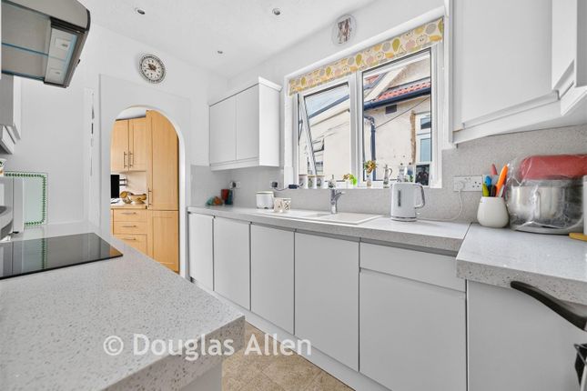 7, Strafford Avenue, Ilford photo 3