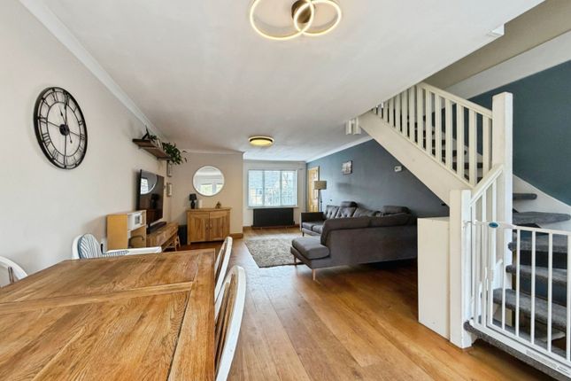 56, Nursery Fields, Hythe photo 4