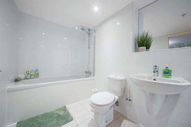Flat for sale in Kent Road, Charing Cross, Glasgow