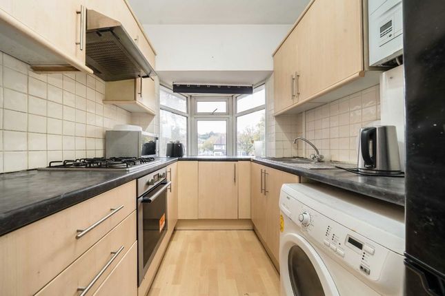 Flat B, 289, Watford Way, London photo 2