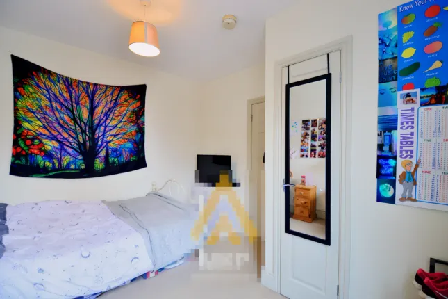 18, Katie Road, Birmingham photo 3