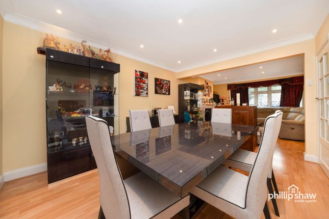 16 Manor Park Gardens, Edgware photo 4