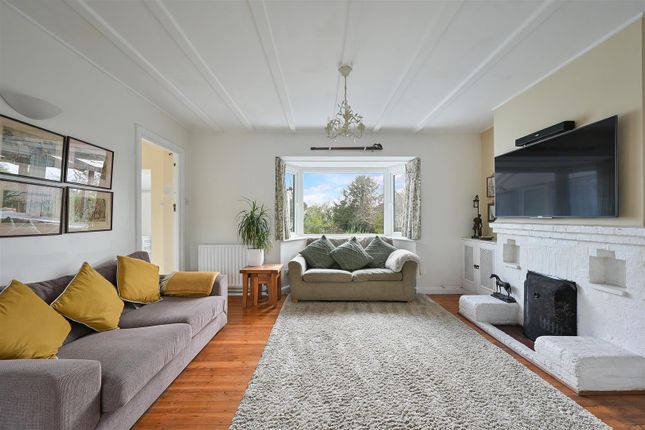 5, Orchard Close, Banstead photo 2