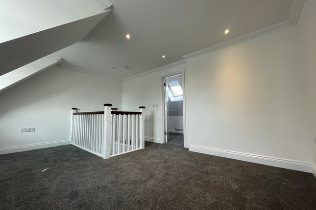 18, Loxley Close Byfleet, null photo 5
