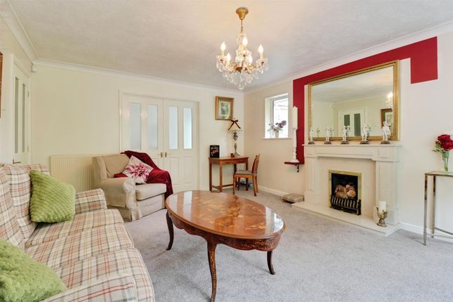 13, Dee Close, Stoke-On-Trent photo 4