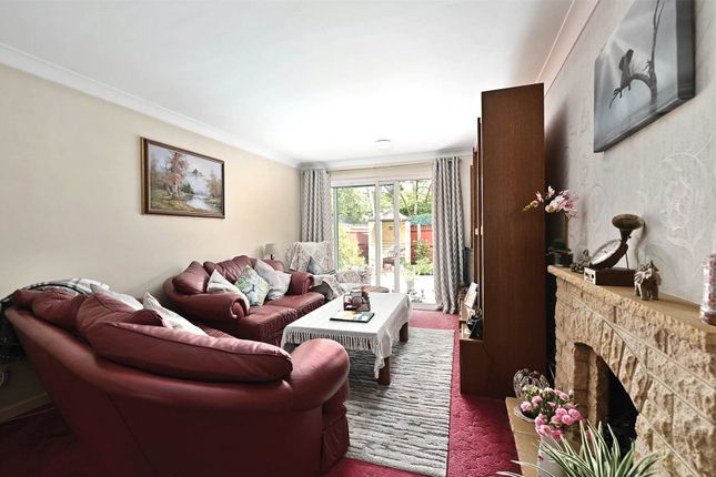 12, Cotswold Close, Hampshire photo 2