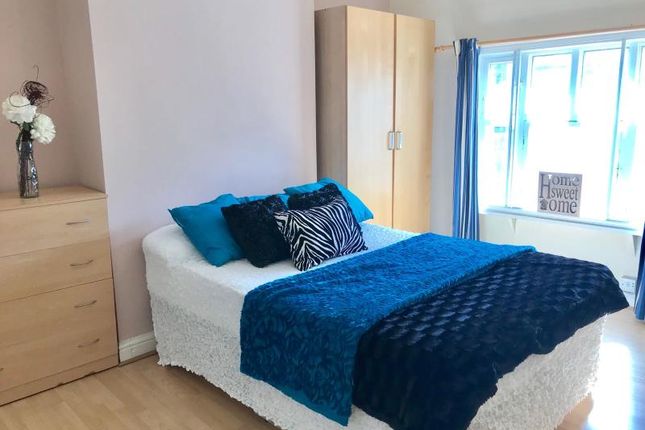 Flat to rent in Woodhouse Lane, Leeds
