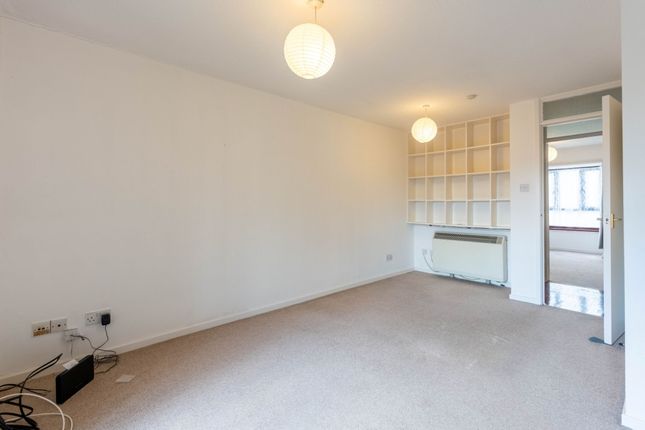 Flat 70, Charlesworth House Balfour Road, Chatham photo 5