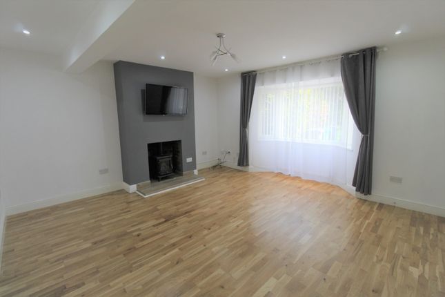 20, The Mount, Hale Barns, Altrincham photo 2
