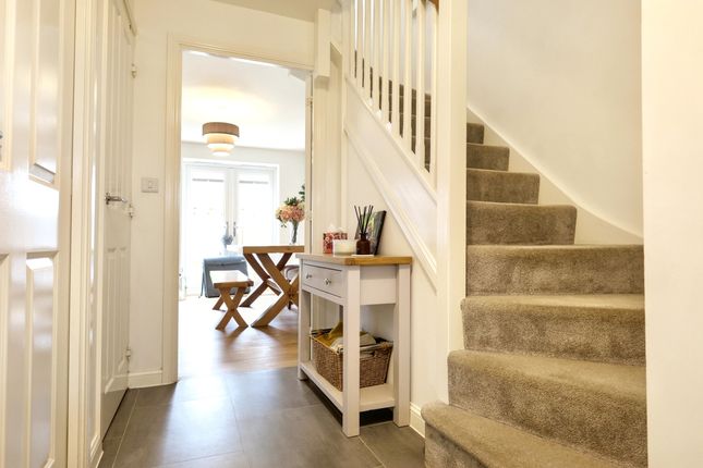 9, Mott Close, Witney photo 2
