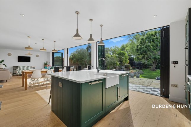 2 The Warren Drive, London photo 3
