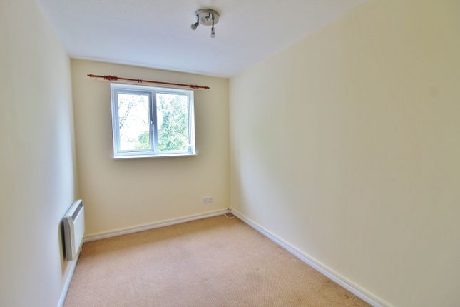 Flat for sale in Honeywood Close, Portsmouth