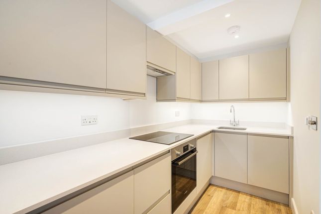 Flat to rent in Lower Sloane Street, London