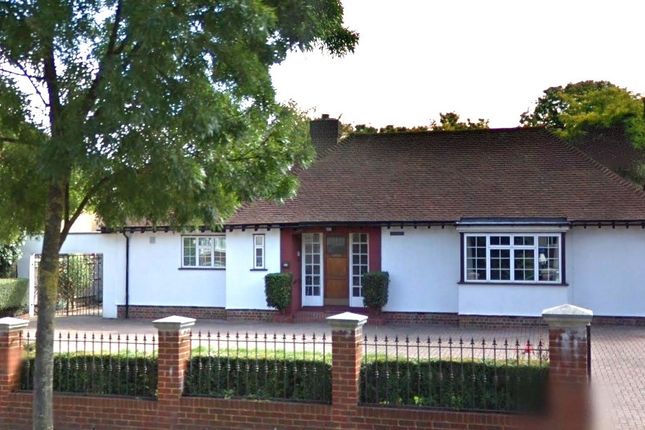 Thumbnail Bungalow to rent in Pampisford Road, South Croydon, Surrey