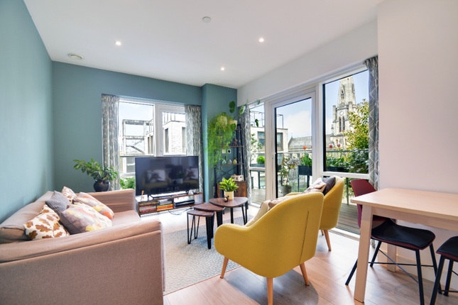 Flat for sale in Dickens Yard, London