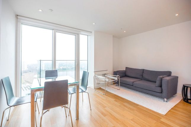Flat 130, Residence Tower,, Woodberry Grove, London photo 3