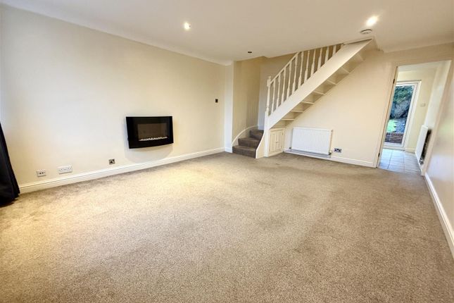 13, Athlone Rise, Leeds photo 3