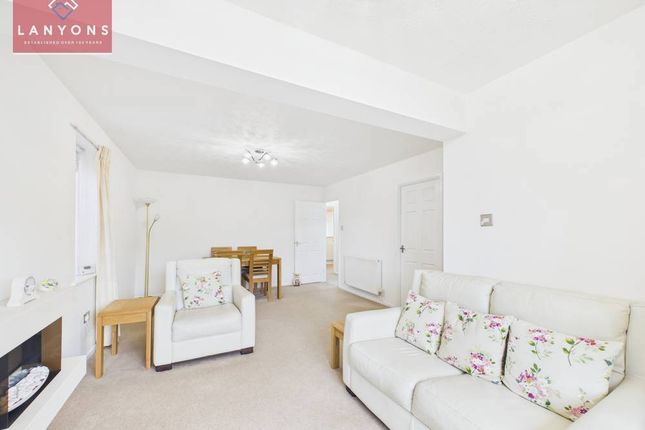 17, Dinam Park, Pentre photo 2