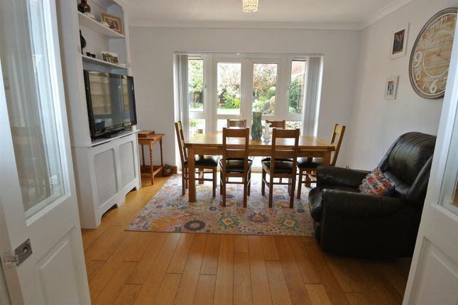 Compton, Blays Lane, Englefield Green photo 4
