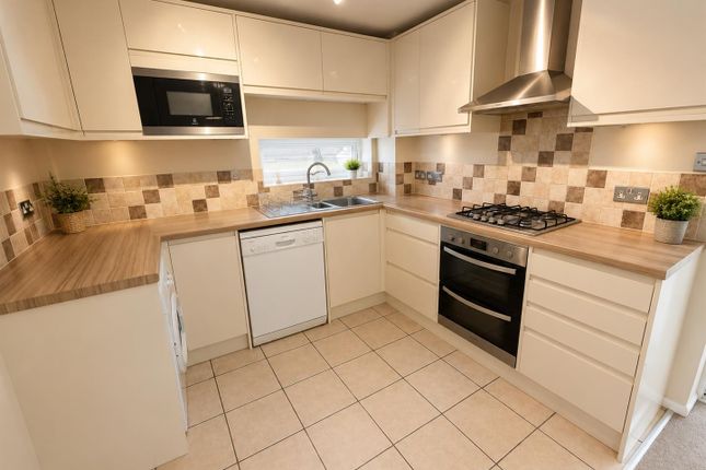 21, Skipton Close, Northampton photo 3