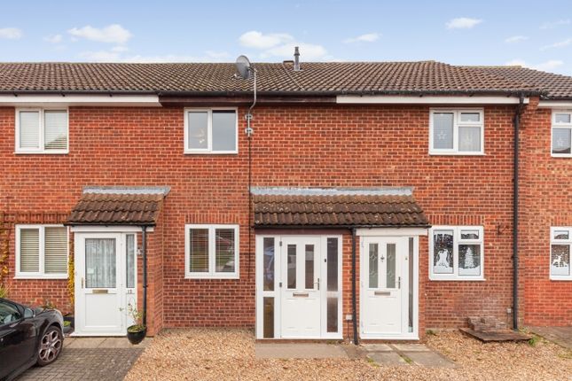 Thumbnail Terraced house to rent in Warwick Court, Bicester