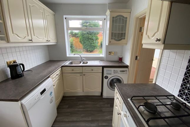 9 Sandringham Green, Leeds photo 2