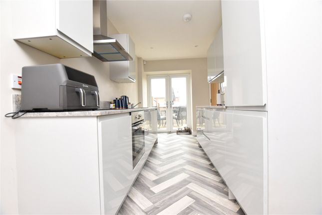 13, Sterling Rise, Leeds photo 2