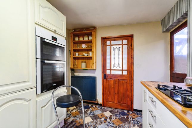13, Brookside Crescent, Bury photo 4