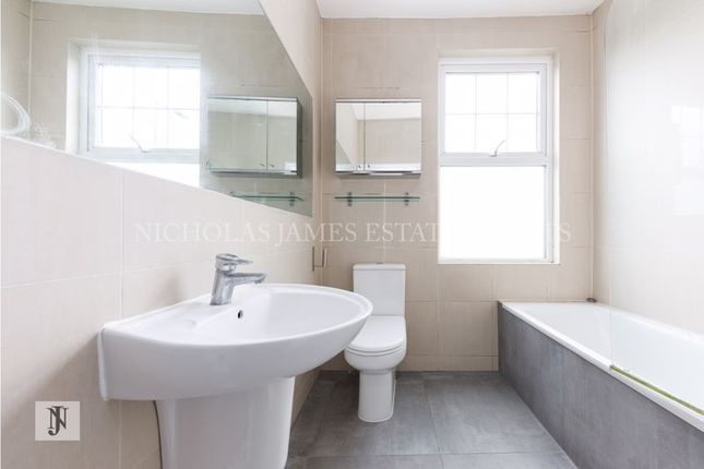 5B St Johns Villas, Friern Barnet Road, London photo 5
