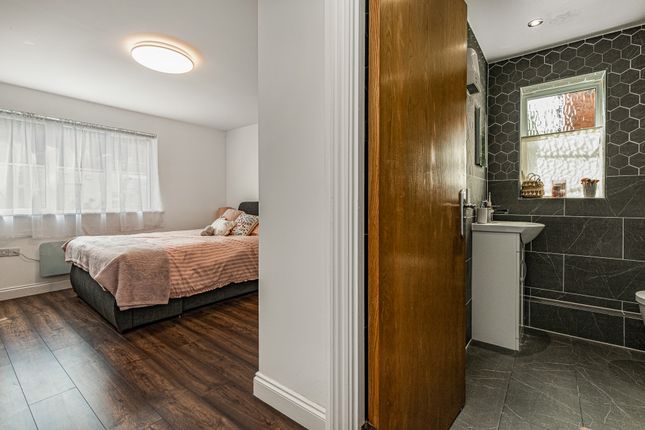 Bedroom 1 - Angle 2