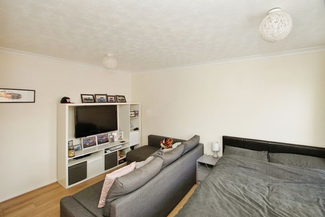 Flat for sale in Bader Close, Yate, Bristol, Gloucestershire