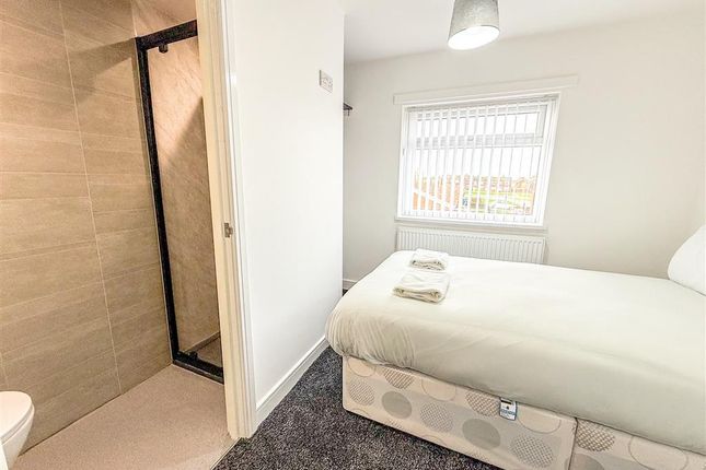 31, Midville Walk, MIDDLESBROUGH photo 3