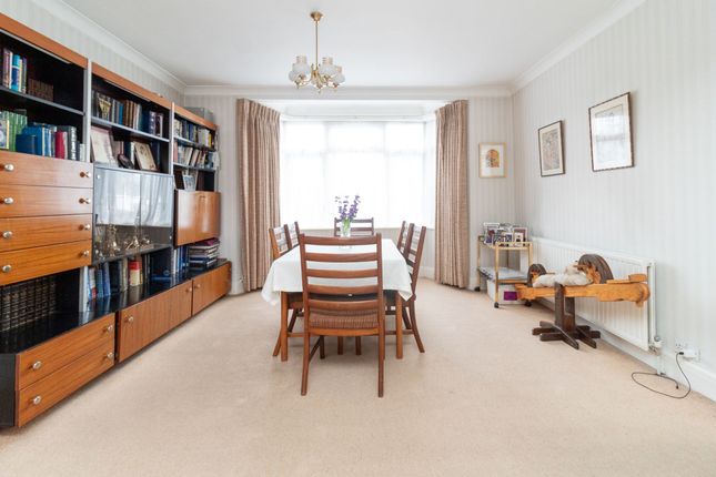 71 Glendale Avenue, Edgware photo 3