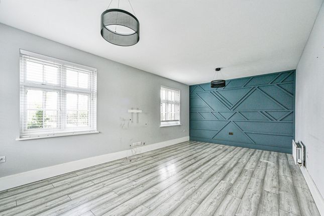 3, Crofton Road, Swindon photo 2