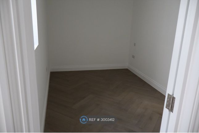 Flat   Kingston Road, Flat Kingston Road, Epsom photo 4