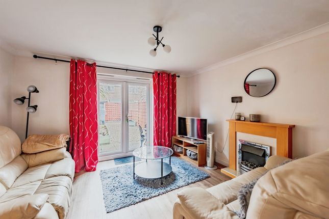 9, Kingsfield Way, Redhill photo 3