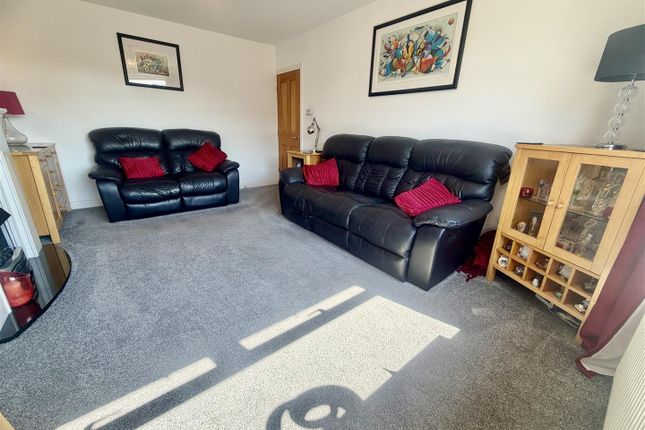 12, Whitehouse Crescent, Leeds photo 2