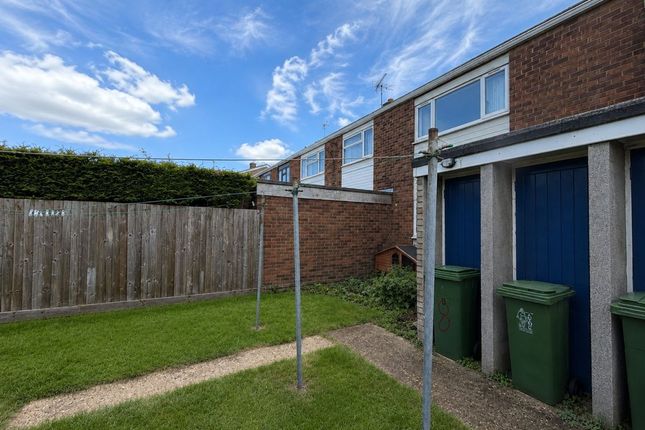 8, Ruskin Way, Aylesbury photo 2