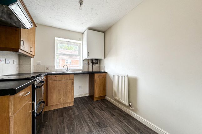 91 Graham Way, Cotford St. Luke, Somerset photo 3