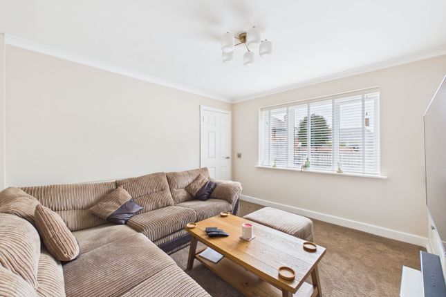 43, Parkway Gildersome, Leeds photo 3