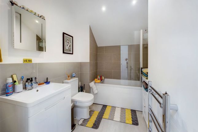 Flat for sale in London Road, Gloucester