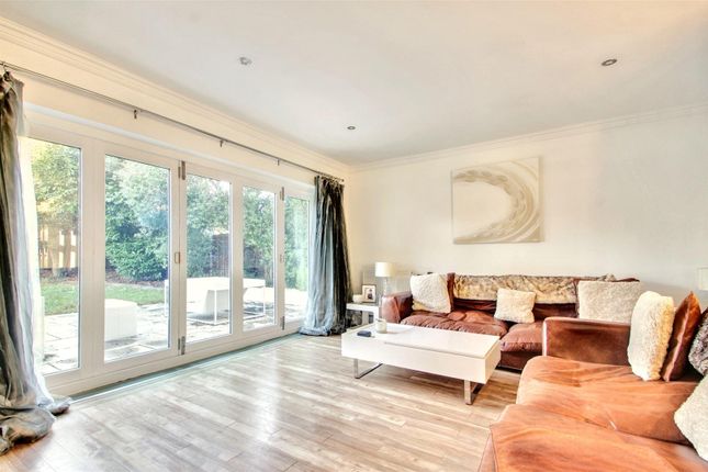 64, Poulters Lane, Worthing photo 2