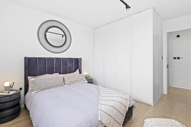 Mews house for sale in Wingfield Mews, Peckham, London